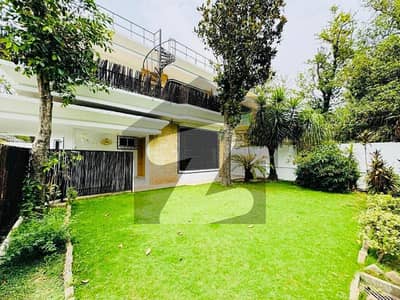 ایف ۔ 6 اسلام آباد میں 6 کمروں کا 1 کنال مکان 9.0 لاکھ میں کرایہ پر دستیاب ہے۔