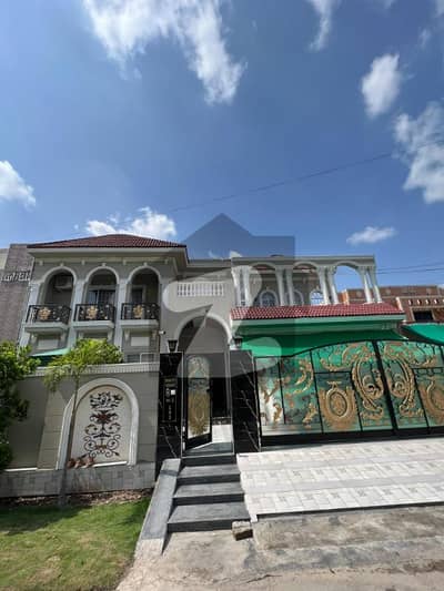 1 KANAL ONLY MONTHS USED HOUSE IS AVAILABLE FOR SALE ON TOP LOCATION OF WAPDA TOWN LAHORE