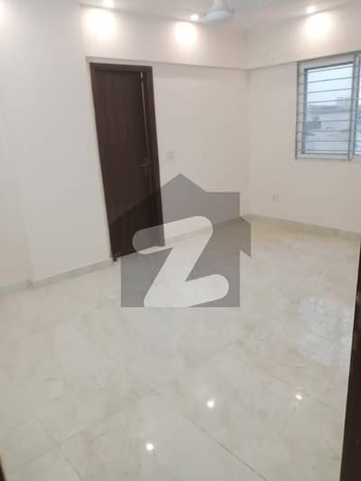 کوسموپولیٹن سوسائٹی کراچی میں 2 کمروں کا 5 مرلہ فلیٹ 3.0 کروڑ میں برائے فروخت۔