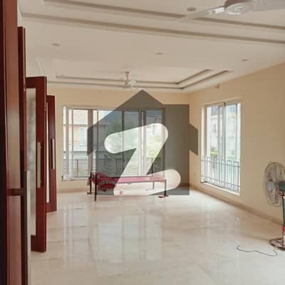 ڈی ۔ 12/4 ڈی ۔ 12,اسلام آباد میں 3 کمروں کا 1 کنال زیریں پورشن 1.7 لاکھ میں کرایہ پر دستیاب ہے۔