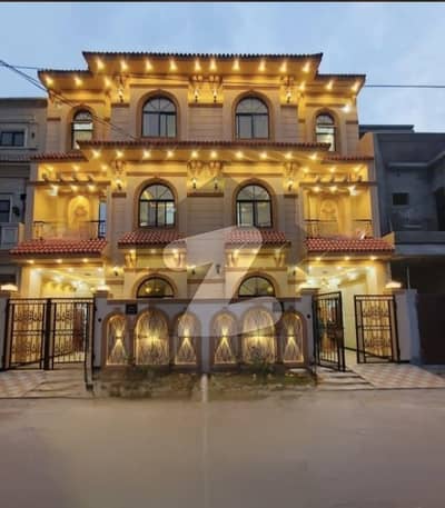 بسم اللہ ہاؤسنگ سکیم جی ٹی روڈ,لاہور میں 3 کمروں کا 3 مرلہ مکان 1.3 کروڑ میں برائے فروخت۔