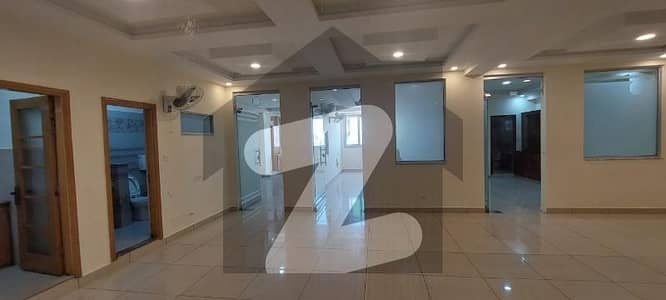 جی ۔ 11 اسلام آباد میں 6 مرلہ دفتر 2.7 لاکھ میں کرایہ پر دستیاب ہے۔