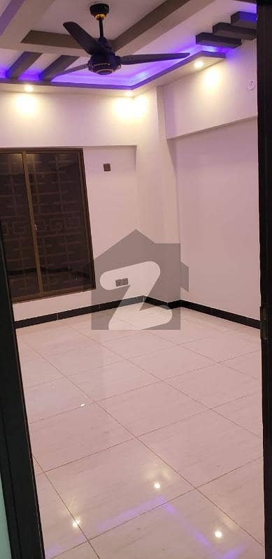 کوسموپولیٹن سوسائٹی کراچی میں 3 کمروں کا 7 مرلہ فلیٹ 1.3 لاکھ میں کرایہ پر دستیاب ہے۔