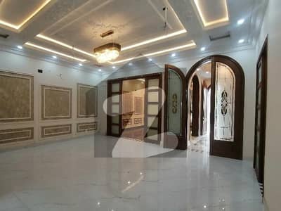 10 MARLA HOUSE FOR SALE IN A VERY HOT LOCATION IN IZMIR TOWN LAHORE