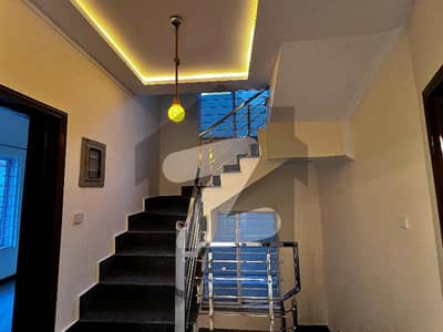 جی ۔ 13 اسلام آباد میں 6 کمروں کا 10 مرلہ مکان 2.0 لاکھ میں کرایہ پر دستیاب ہے۔