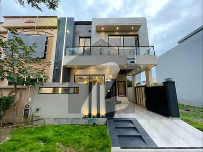 ڈی ایچ اے 9 ٹاؤن ڈیفنس (ڈی ایچ اے),لاہور میں 3 کمروں کا 5 مرلہ مکان 2.08 کروڑ میں برائے فروخت۔