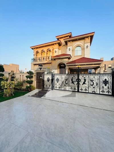 ڈی ایچ اے فیز 7 ڈیفنس (ڈی ایچ اے),لاہور میں 5 کمروں کا 1 کنال مکان 8.5 کروڑ میں برائے فروخت۔