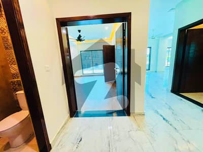 عسکری 10 عسکری,لاہور میں 4 کمروں کا 12 مرلہ فلیٹ 1.4 لاکھ میں کرایہ پر دستیاب ہے۔