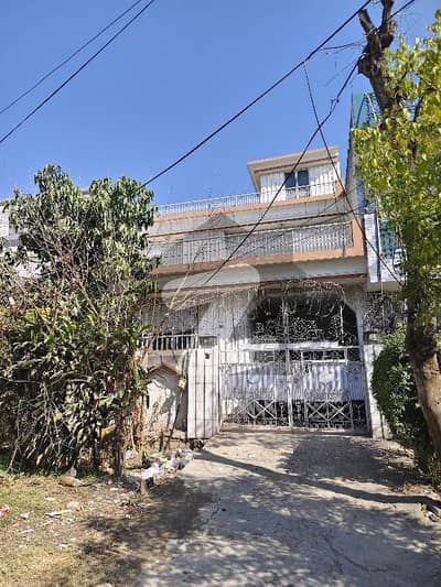 I-10/2 Size 25*60 House men Markaz wala road 70 foot ideal location Islamabad top location