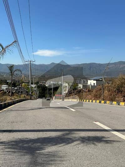 10 Marla Plot Front Back Open On Main Boulevard 35 Feet Wide Gated Society