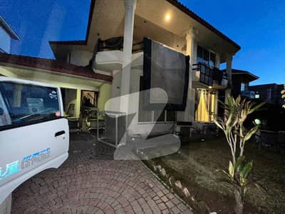 ایف ۔ 10 اسلام آباد میں 8 کمروں کا 1 کنال مکان 6.0 لاکھ میں کرایہ پر دستیاب ہے۔