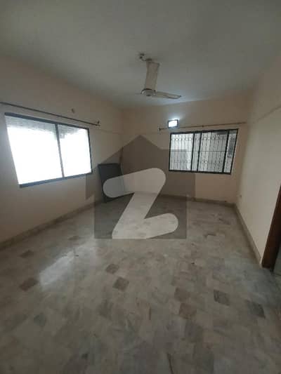 پی ای سی ایچ ایس بلاک 3 پی ای سی ایچ ایس,جمشید ٹاؤن,کراچی میں 4 کمروں کا 11 مرلہ فلیٹ 3.5 کروڑ میں برائے فروخت۔