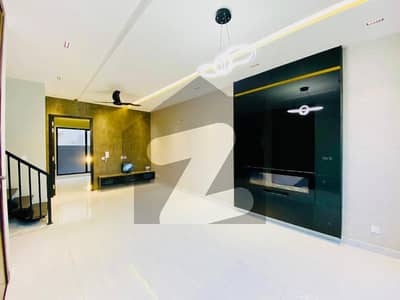 5 MARLA MODERN HOUSE FOR SALE IN DHA 9 TOWN.