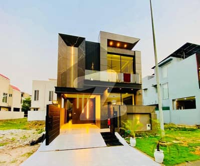 5 MARLA MODERN HOUSE FOR SALE IN DHA 9 TOWN.