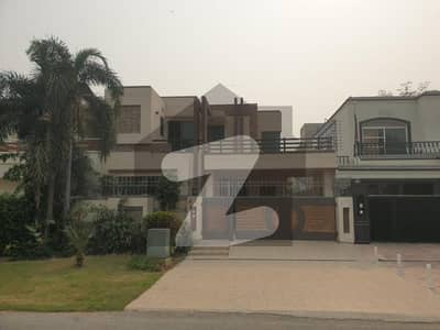 ڈی ایچ اے فیز 5 ڈیفنس (ڈی ایچ اے),لاہور میں 4 کمروں کا 10 مرلہ مکان 5.5 کروڑ میں برائے فروخت۔