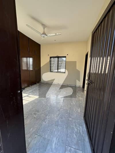 پی ایچ اے ایف آفیسرز ریزڈینسیا کوری روڈ,اسلام آباد میں 3 کمروں کا 8 مرلہ مکان 4.15 کروڑ میں برائے فروخت۔