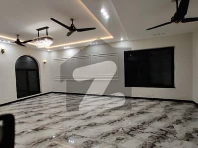 پارک روڈ اسلام آباد میں 10 کمروں کا 3 کنال مکان 6.5 لاکھ میں کرایہ پر دستیاب ہے۔