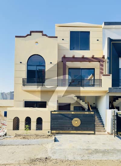 ایم پی سی ایچ ایس ۔ بلاک ایف ایم پی سی ایچ ایس ۔ ملٹی گارڈنز,بی ۔ 17,اسلام آباد میں 4 کمروں کا 5 مرلہ مکان 2.25 کروڑ میں برائے فروخت۔