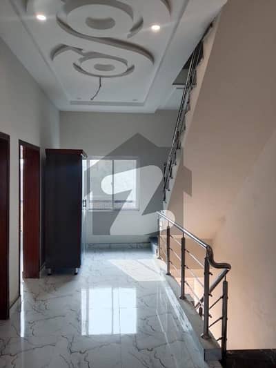 ملتان پبلک سکول روڈ ملتان میں 3 کمروں کا 3 مرلہ مکان 80.0 لاکھ میں برائے فروخت۔