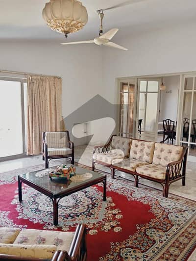 BEAUTIFUL HOUSE IN MAIN CANTT FOR RENT