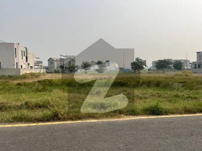 ڈی ایچ اے فیز 7 - بلاک وائے فیز 7,ڈیفنس (ڈی ایچ اے),لاہور میں 1 کنال رہائشی پلاٹ 2.25 کروڑ میں برائے فروخت۔