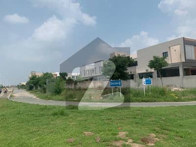 ڈی ایچ اے فیز 7 - بلاک زیڈ ڈی ایچ اے فیز 7,ڈیفنس (ڈی ایچ اے),لاہور میں 1 کنال رہائشی پلاٹ 2.4 کروڑ میں برائے فروخت۔