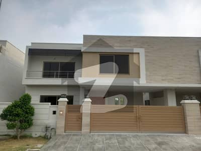 عسکری 10 - سیکٹر ایس عسکری 10,عسکری,لاہور میں 5 کمروں کا 15 مرلہ مکان 2.75 لاکھ میں کرایہ پر دستیاب ہے۔