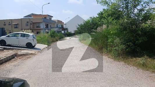 پارک انکلیو 1 پارک انکلیو,اسلام آباد میں 1 کنال رہائشی پلاٹ 3.9 کروڑ میں برائے فروخت۔