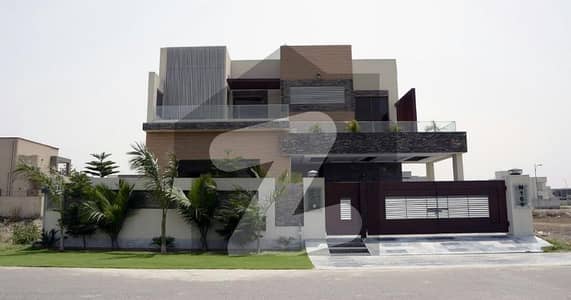 ڈی ایچ اے فیز 8 - بلاک ٹی فیز 8,ڈیفنس (ڈی ایچ اے),لاہور میں 9 کمروں کا 1 کنال مکان 5.5 لاکھ میں کرایہ پر دستیاب ہے۔