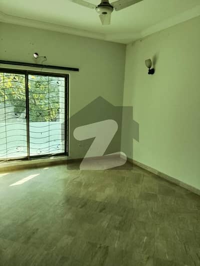 ڈی ایچ اے فیز 5 ڈیفنس (ڈی ایچ اے),لاہور میں 4 کمروں کا 10 مرلہ مکان 2.0 لاکھ میں کرایہ پر دستیاب ہے۔