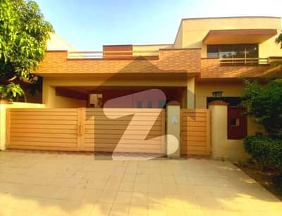 عسکری 10 - سیکٹر ایف عسکری 10,عسکری,لاہور میں 4 کمروں کا 17 مرلہ مکان 2.45 لاکھ میں کرایہ پر دستیاب ہے۔