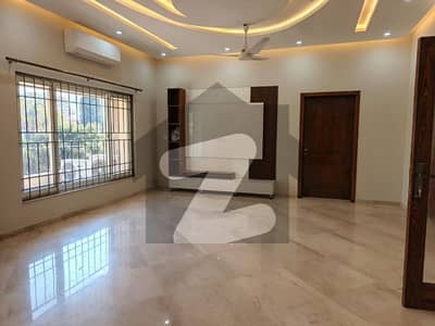 Beautiful House In F7