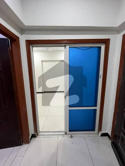 ڈی ایچ اے فیز 7 ایکسٹینشن ڈی ایچ اے ڈیفینس,کراچی میں 2 کمروں کا 3 مرلہ فلیٹ 50.0 ہزار میں کرایہ پر دستیاب ہے۔