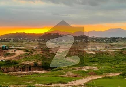 مارگلہ انکلیو مارگلہ ایونیو,اسلام آباد میں 10 مرلہ رہائشی پلاٹ 2.6 کروڑ میں برائے فروخت۔