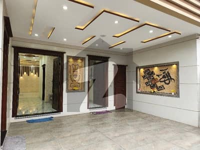 جوہر ٹاؤن فیز 2 جوہر ٹاؤن,لاہور میں 6 کمروں کا 12 مرلہ مکان 6.25 کروڑ میں برائے فروخت۔