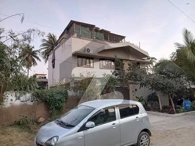 نارتھ ناظم آباد ۔ بلاک آئی نارتھ ناظم آباد,کراچی میں 10 کمروں کا 1 کنال مکان 11.0 کروڑ میں برائے فروخت۔