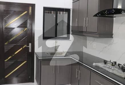 ڈی ایچ اے 9 ٹاؤن ڈیفنس (ڈی ایچ اے),لاہور میں 3 کمروں کا 5 مرلہ مکان 87.0 ہزار میں کرایہ پر دستیاب ہے۔