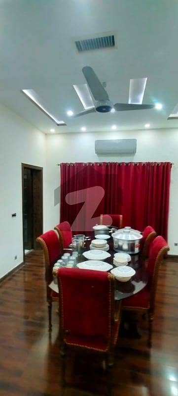 ڈی ایچ اے فیز 7 - بلاک یو فیز 7,ڈیفنس (ڈی ایچ اے),لاہور میں 5 کمروں کا 1 کنال مکان 6.0 لاکھ میں کرایہ پر دستیاب ہے۔