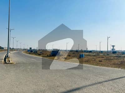 1 kanal pair plot Facing green belt