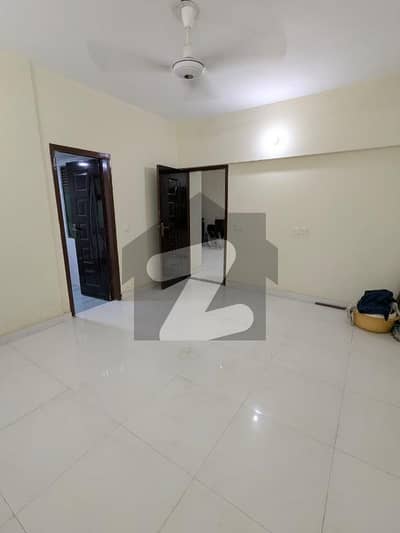 لکی وَن آپارٹمنٹ راشد منہاس روڈ,کراچی میں 3 کمروں کا 8 مرلہ فلیٹ 1.65 لاکھ میں کرایہ پر دستیاب ہے۔