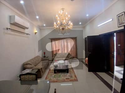 ویلینشیاء ہاؤسنگ سوسائٹی لاہور میں 5 کمروں کا 1 کنال مکان 7.0 کروڑ میں برائے فروخت۔