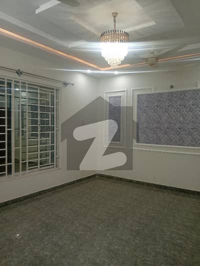 پولیس فاؤنڈیشن ہاؤسنگ سکیم راولپنڈی میں 4 کمروں کا 10 مرلہ مکان 1.6 لاکھ میں کرایہ پر دستیاب ہے۔