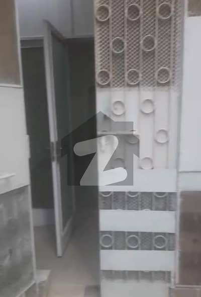 گلستانِِ جوہر ۔ بلاک 15 گلستانِ جوہر,کراچی میں 3 کمروں کا 6 مرلہ فلیٹ 2.1 کروڑ میں برائے فروخت۔