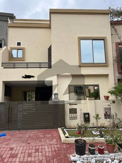 بحریہ ٹاؤن فیز 8 ۔ رفیع بلاک بحریہ ٹاؤن فیز 8,بحریہ ٹاؤن راولپنڈی,راولپنڈی میں 3 کمروں کا 5 مرلہ مکان 1.95 کروڑ میں برائے فروخت۔