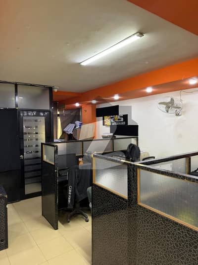 شاہراہِ فیصل کراچی میں 4 مرلہ دفتر 2.0 کروڑ میں برائے فروخت۔