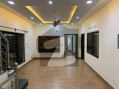 10 Marla House In Bahria Town Phase 8 For rent