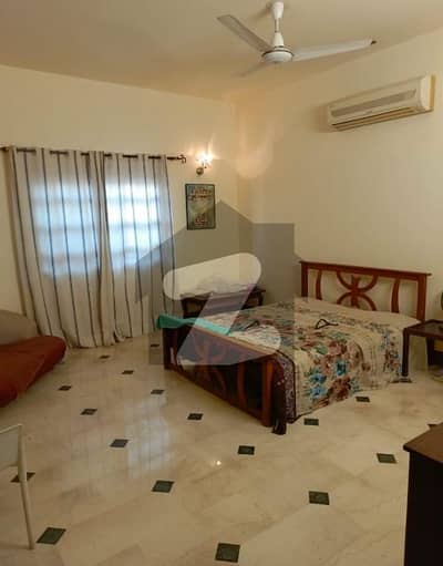 ڈی ایچ اے فیز 7 ڈی ایچ اے ڈیفینس,کراچی میں 5 کمروں کا 1 کنال مکان 4.3 لاکھ میں کرایہ پر دستیاب ہے۔