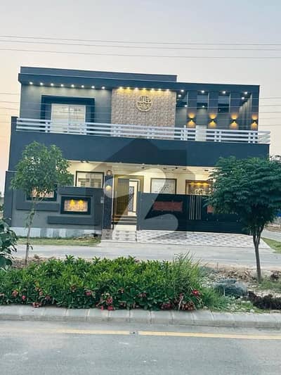 پائن گارڈن - بلاک اے پائن گارڈن,جڑانوالہ روڈ,فیصل آباد میں 4 کمروں کا 10 مرلہ مکان 3.25 کروڑ میں برائے فروخت۔ پائن گارڈن - بلاک اے پائن گارڈن,جڑانوالہ روڈ,فیصل آباد میں 4 کمروں کا 10 مرلہ مکان 3.25 کروڑ میں برائے فروخت۔