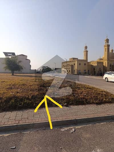 Corner Plot Facing The Park, Main Boulevard Corner Plot Facing The Park, Main Boulevard