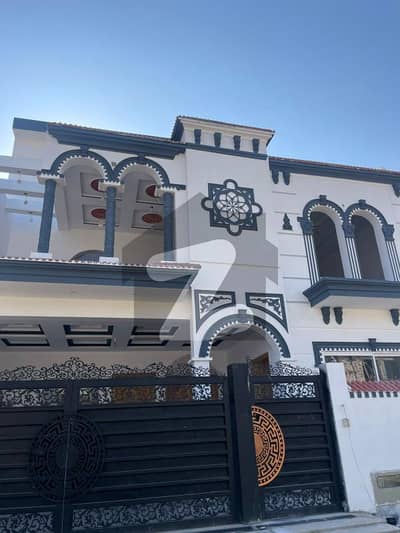 گلبرگ ریزیڈنشیا - بلاک اے گلبرگ ریزیڈنشیا,گلبرگ,اسلام آباد میں 6 کمروں کا 10 مرلہ مکان 5.5 کروڑ میں برائے فروخت۔